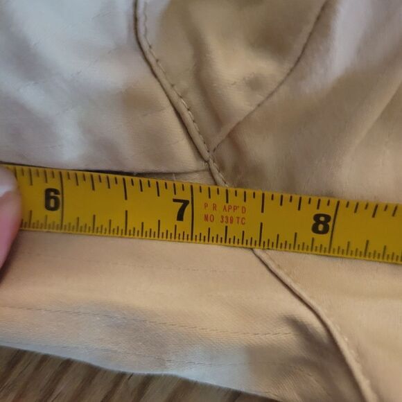 LizGolf Liz Claiborne Women's Tan Shorts - Picture 10 of 11